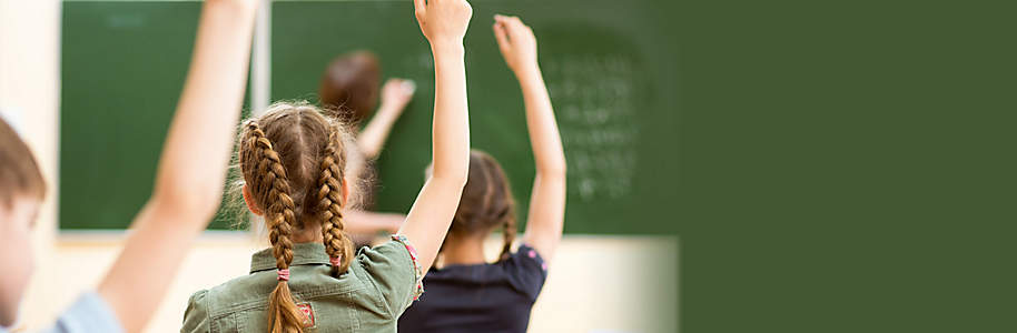 #Alles für die Schule
Rüsten Sie sich oder ihre Kinder mit dem idealen Schulmaterial aus. Bei Weltbild gibt es das Passende für jedes Alter. Schreibzeug, "Znüni"-Boxen, coole Rucksäcke, Lernhilfen, Schulbücher und viele tolle Möbel fürs Kinderzimmer oder Büro finden Sie in diesem Themenspecial.
Wir wünschen allen Schülerinnen und Schülern viel Freude und Erfolg! Viel Spass beim Auswählen....