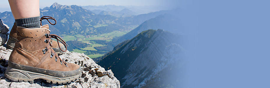#Wanderland Schweiz
Endlich wieder Wandern! Im Frühjahr erwacht die Natur aus dem Winterschlaf. Für Kinder genauso wie für Erwachsene gibts im Frühling nichts Schöneres als wieder Raus zu gehen und viel Zeit an der frischen Luft zu verbringen. Bei uns finden Sie alles, was Sie zum Wandern brauchen.
**Also worauf warten Sie noch, Rucksack packen und loswandern.**