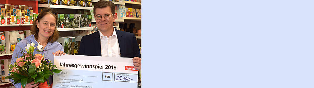 ##Die Gewinnerin des Weltbild Gewinnspiels 2018
Beim Weltbild Gewinnspiel 2018 hatten die Teilnehmer neben monatlich wechselnden Preisen auch die Chance auf **Fr. 25'000.-** in bar als Hauptgewinn.
Als glückliche Gewinnerin des Hauptpreises wurde Petra S. ermittelt, die sich riesig über ihren Gewinn gefreut hat.
Wir gratulieren herzlich & wünschen viel Vergnügen!
***
**Machen Sie jetzt bei unserem grossen Weltbild Gewinnspiel 2019 mit und gehören auch Sie mit etwas Glück zu unseren Gewinnern!**
{{ button href="#themenwelten-gewinnspiel-weltbild-gewinnspiel-idWIUV1_wbde-layout_LE3XK-layout_YSCTS-text_FK8SH" text="Jetzt teilnehmen" }}