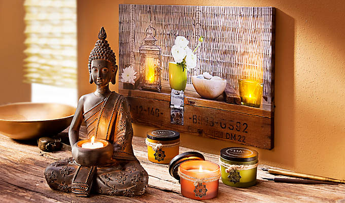 Stimmungsbild mit Leuchtbild und Buddha Stimmungsbild mit Leuchtbild und Buddha