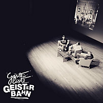 Gästeliste Geisterbahn: Gästeliste Geisterbahn, Folge 69: Bacon quer (Live) Gästeliste Geisterbahn: Gästeliste Geisterbahn, Folge 69: Bacon quer (Live)